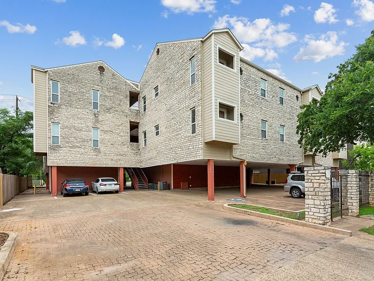 Stone Hill Apartments — Photo 22