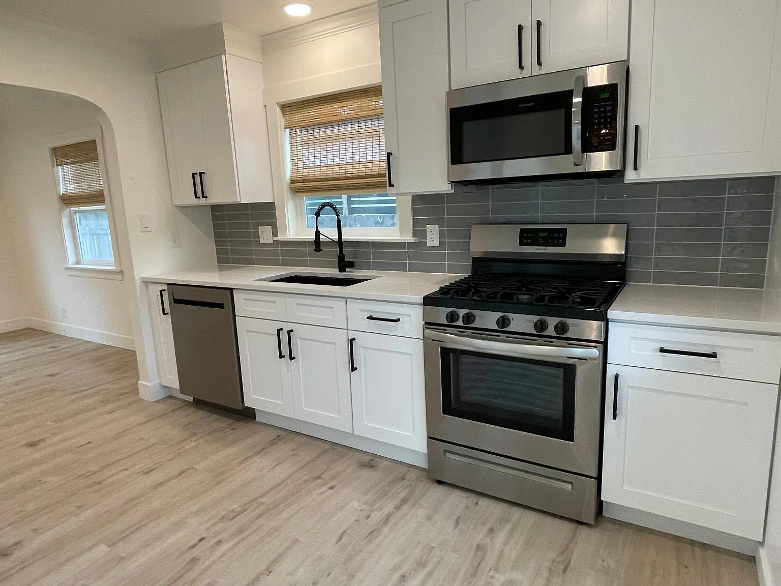 2 bed, 768 sqft, $2,400 — Photo 2