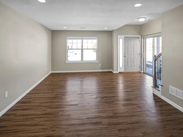 302 Starwood Dr — Photo 7