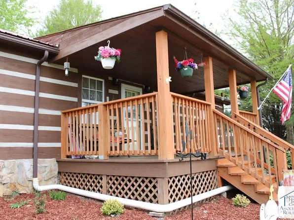 85 Volunteer Ridge Trl, Hillsville, VA 24343