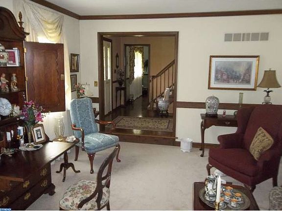 5th image of 246 Acorn Dr