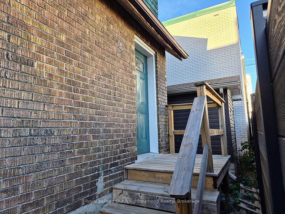 1st image of 11 Colborne St W
