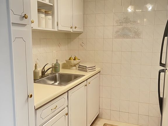5th image of 2000 NE 51st Ct APT 205