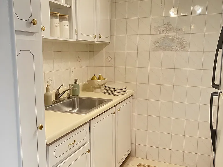 2000 NE 51st Ct #205 — Photo 5