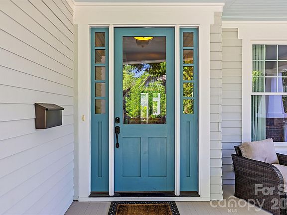 4th image of 2830 Chelsea Dr
