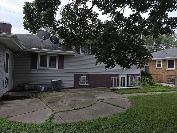 2nd image of 2541 Lincoln St