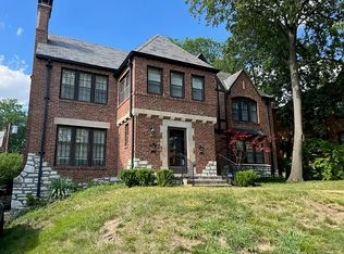 7519 York Dr, Saint Louis, MO 63105