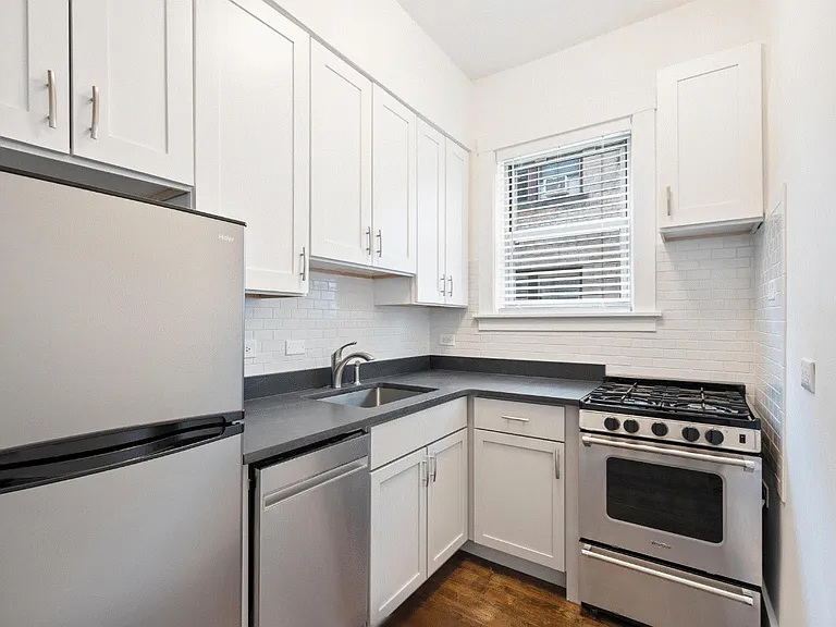 3030 N. Sheridan Road — Photo 25