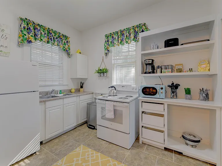710 Heidt St — Photo 8