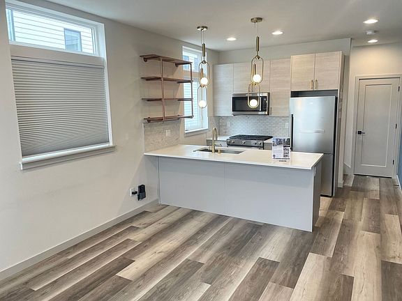 3rd image of 1010 NE 92nd St #A