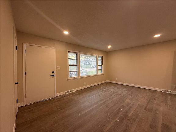 4th image of 615 N 4th St