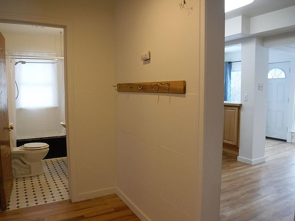 5th image of 831 E Beckwith Ave
