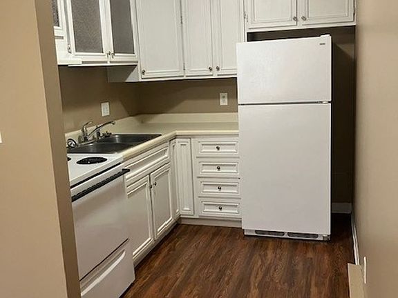 3rd image of 1445 E Market St #D