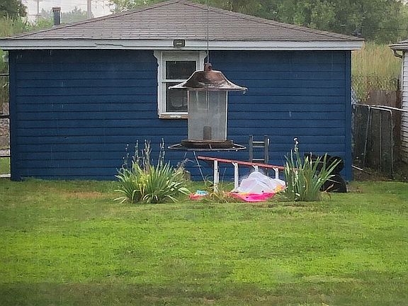 2nd image of 543 Hudson St