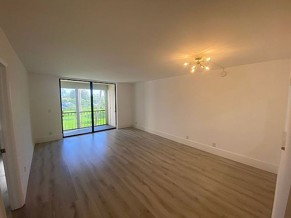 5th image of 5160 Las Verdes Cir APT 204
