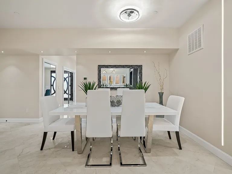 2382 Rainbow Ct — Photo 10