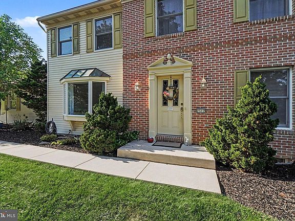 5th image of 2317 Forest Hills Dr