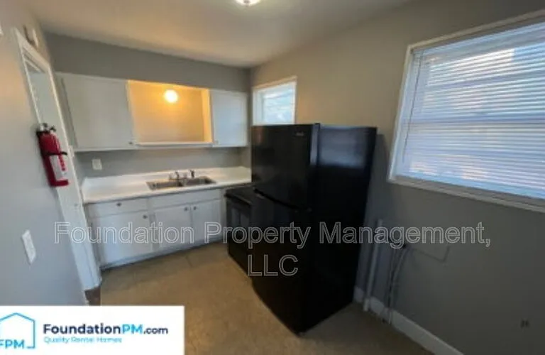 1570 Rebecca St — Photo 4