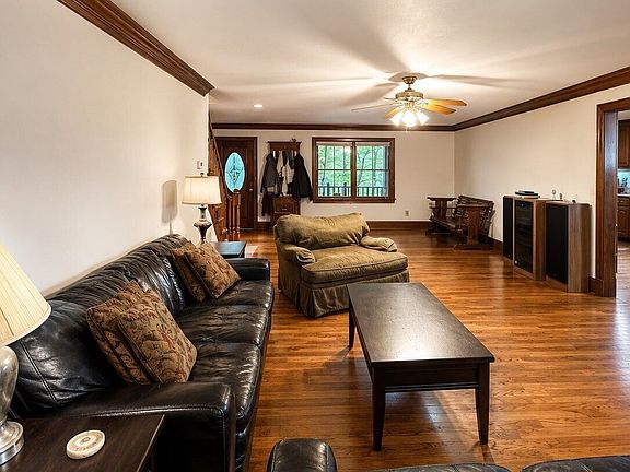 5th image of 180 Hale Mountain Ct
