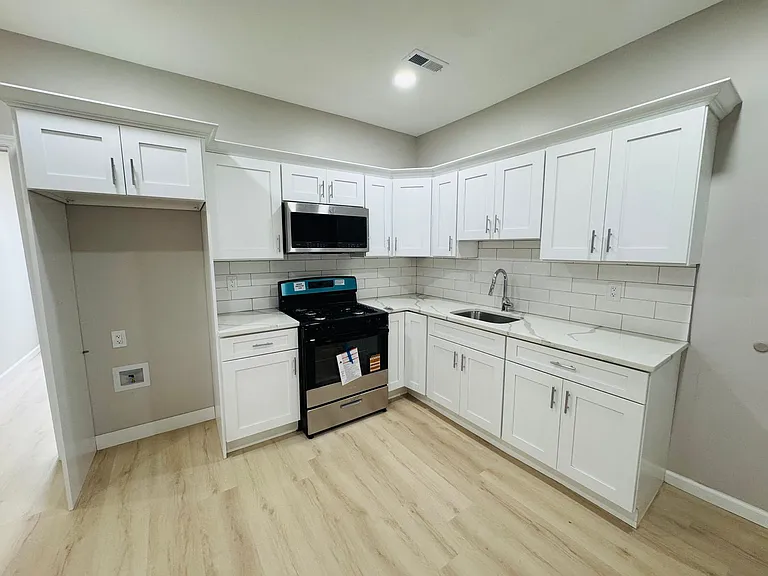 53-55 Henry St #57 — Photo 30