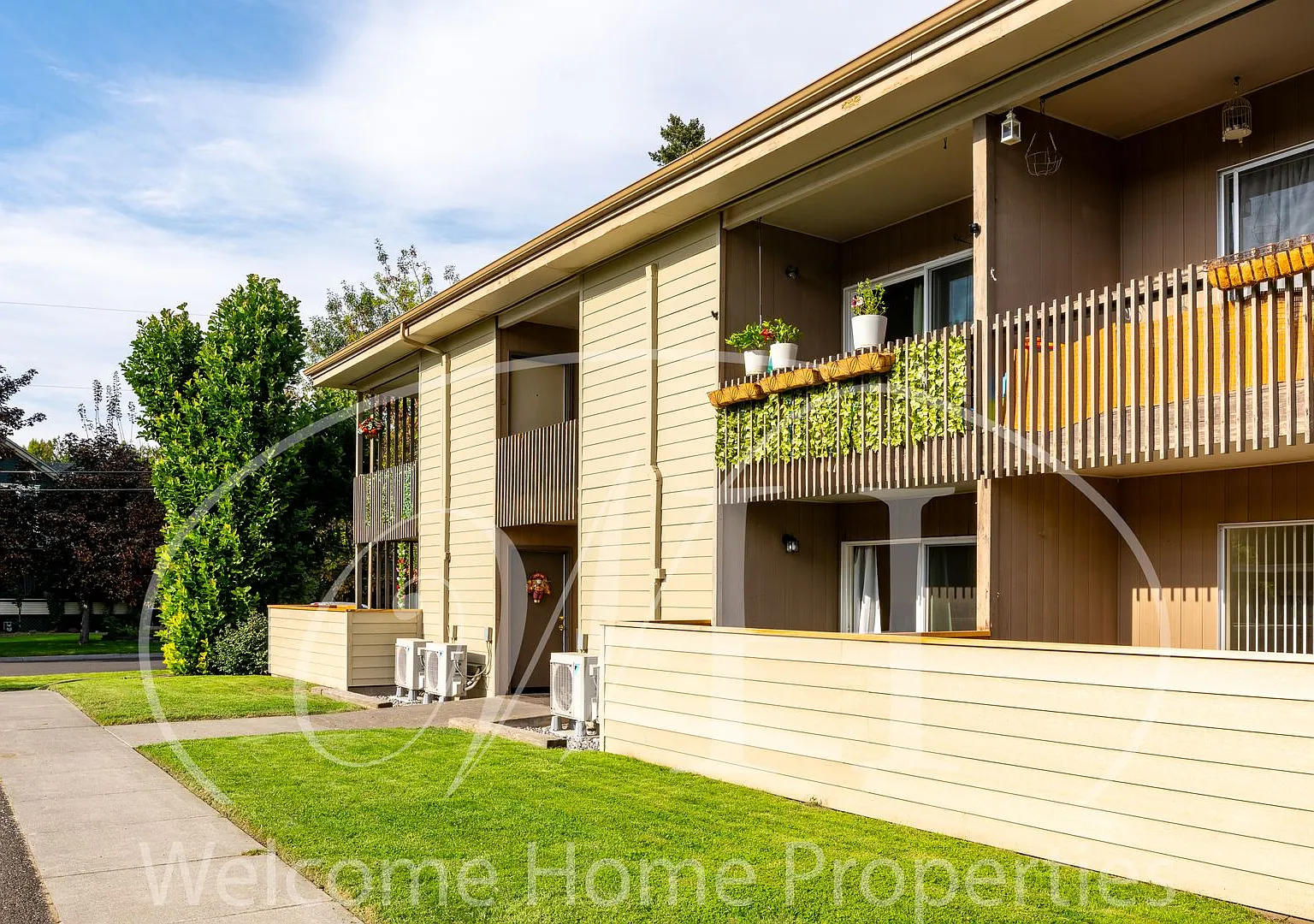 Redwood Apartments — Photo 3