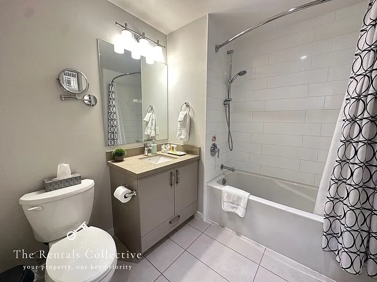 215 W 1st St #301 — Photo 9