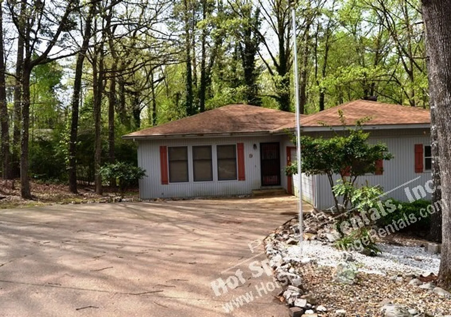 West Gate Area | Home | Unfurnished — Photo 2