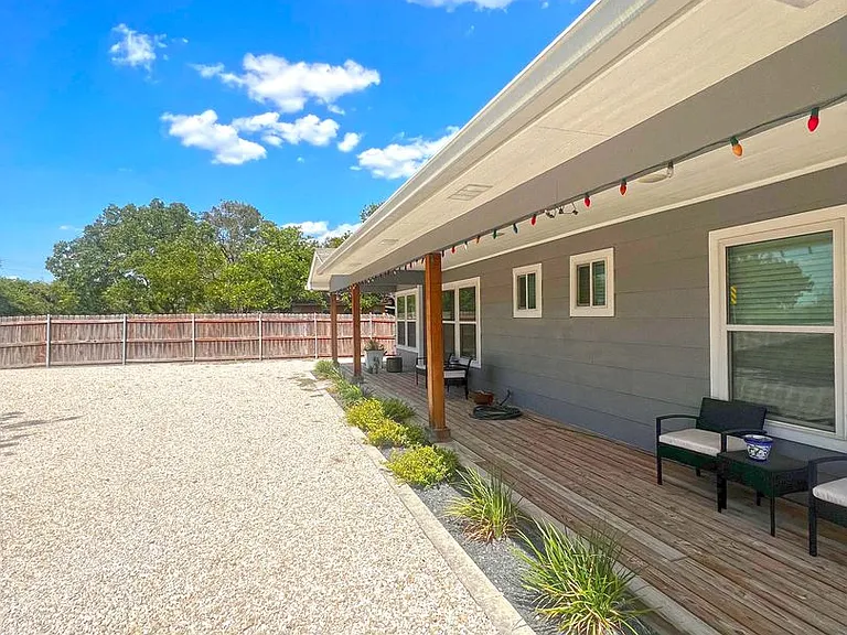 620 Bosque Ln — Photo 2