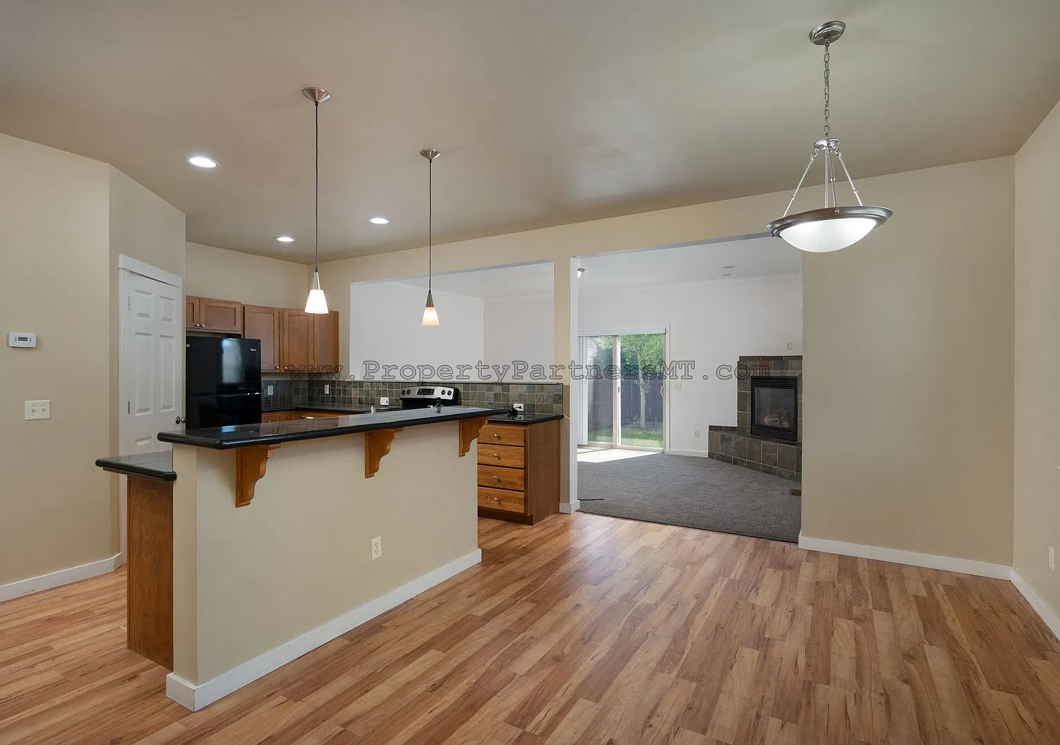 *First month rent free 2026!* Brand New Remodel 4 Bed 2.5 Bath Upgraded Townhome — Photo 3