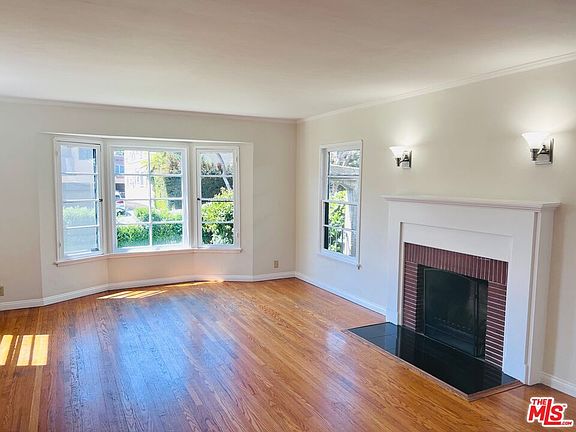 5th image of 730 N Hayworth Ave