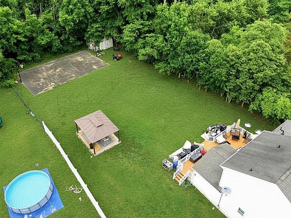 4th image of 975 Lindsey Dr
