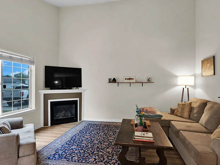 1317 N Forsythia Cir — Photo 2