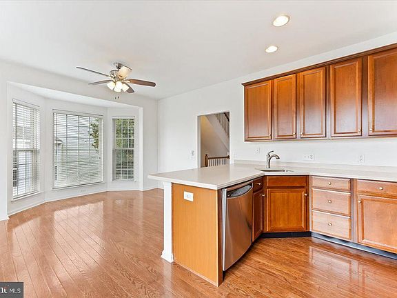 4th image of 195 Hudson Dr