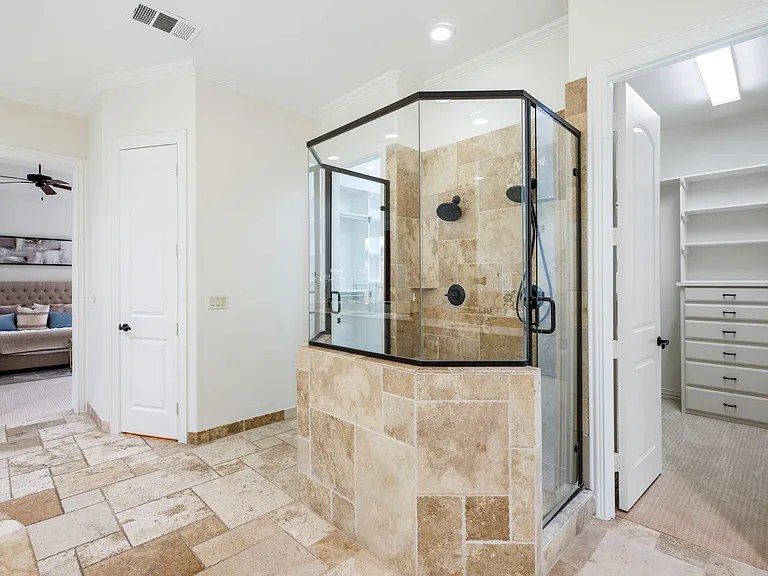 3606 S Versailles Ave — Photo 32