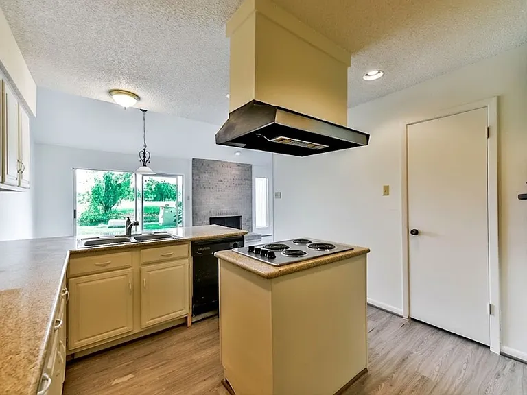 1811 Veranda Dr — Photo 8