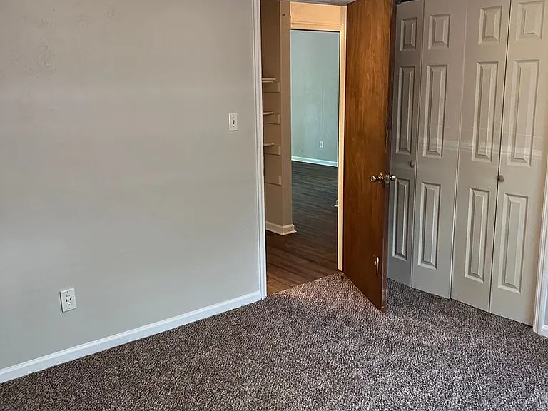 653 Holyoke Court — Photo 17