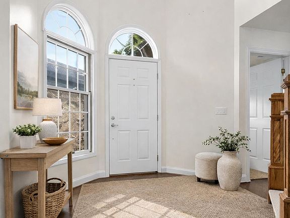 2nd image of 2905 Fox Run