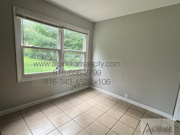 10731 Cambridge Ave — Photo 7