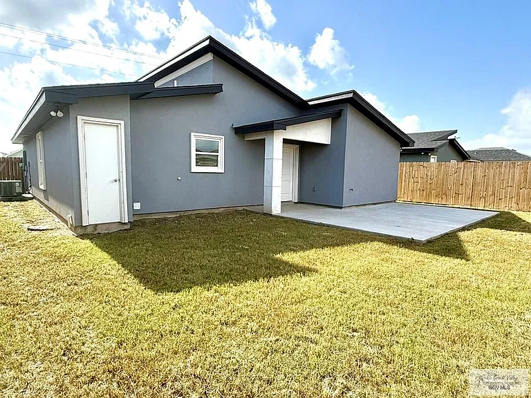 700 Tamarindo Ln — Photo 14