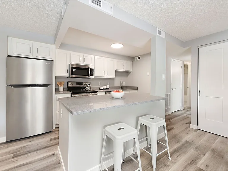 OakWood Park -- No up-front security deposit required! — Photo 26