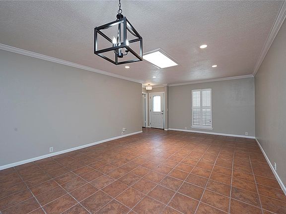 4th image of 53 Townhouse Ln