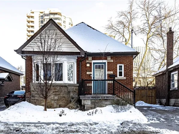 136 Hunter St W, Hamilton, ON L8P 1R1