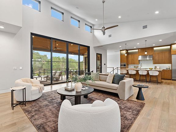 3rd image of 604 Brookhaven Trl