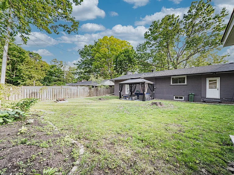 1277 Gainsborough Dr — Photo 44