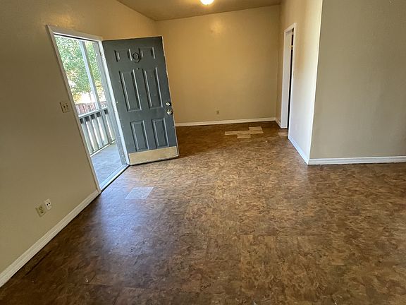 3rd image of 2920 6th Ave #4