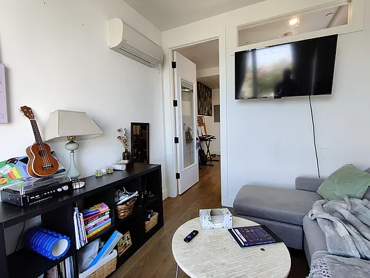 Rented by Signature Property Realty | media 27