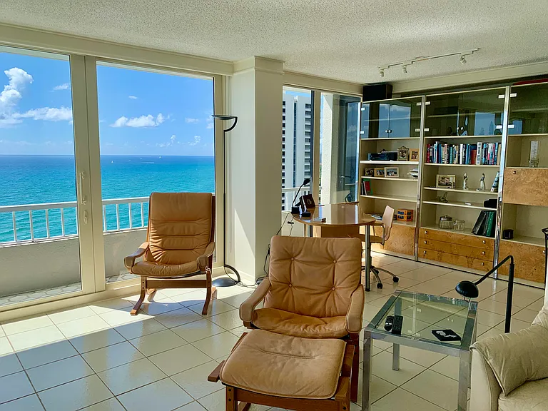 5540 N Ocean Dr #Penthouse A — Photo 8