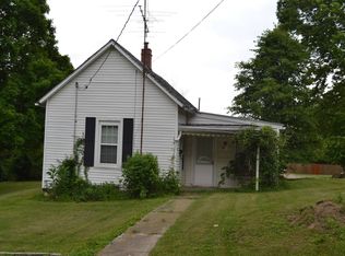 120 N 2nd St, Albion, IL 62806