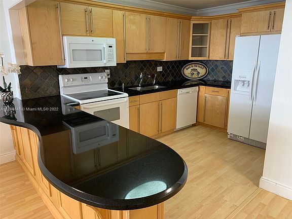 2nd image of 6039 Collins Ave Ph 21