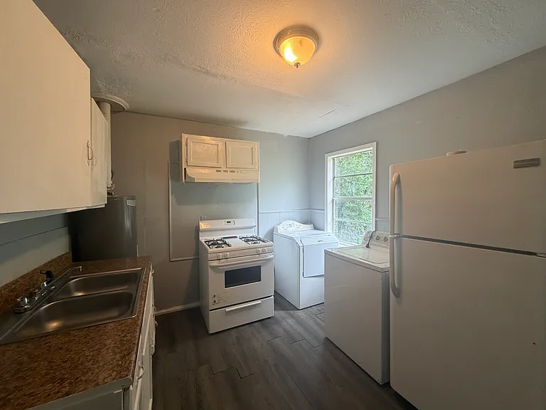 2618 Roosevelt Ave — Photo 3